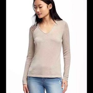 Old Navy Women’s Beige V-Neck Sweater